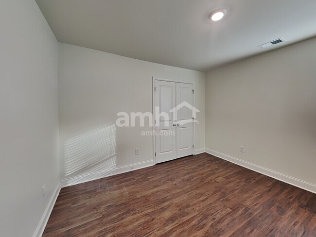 Building Photo - 768 Carnaby Ln