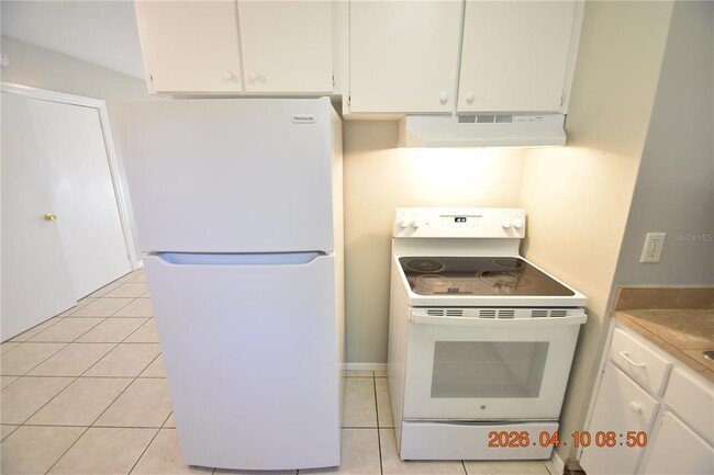 Building Photo - 10922 Hyacinth Ave