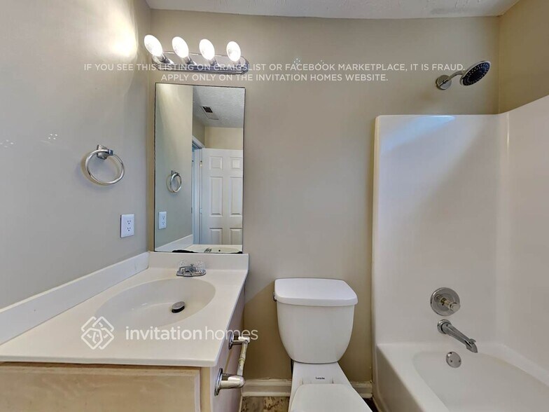 Building Photo - 1055 Crabapple Lake Cir