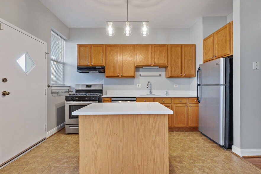 Building Photo - 6231 S Woodlawn Ave