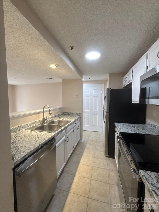 Building Photo - 1610 Arlyn Cir