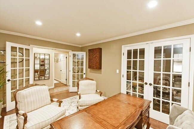 Building Photo - 1307 Glen Cove Dr