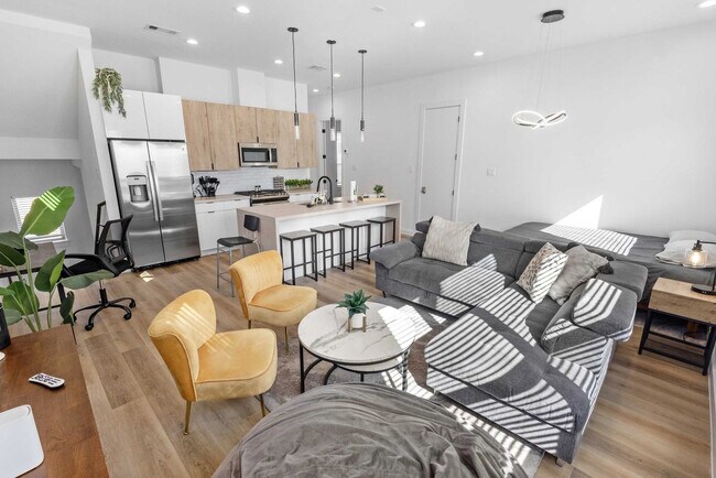 Building Photo - 6740 Peerless St