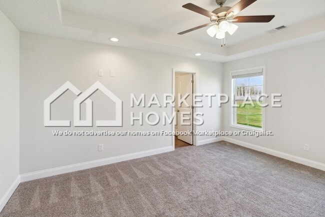 Building Photo - 441 Deluth Dr