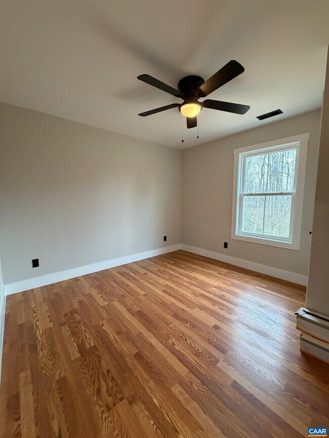 Building Photo - 487 Montreal Ln