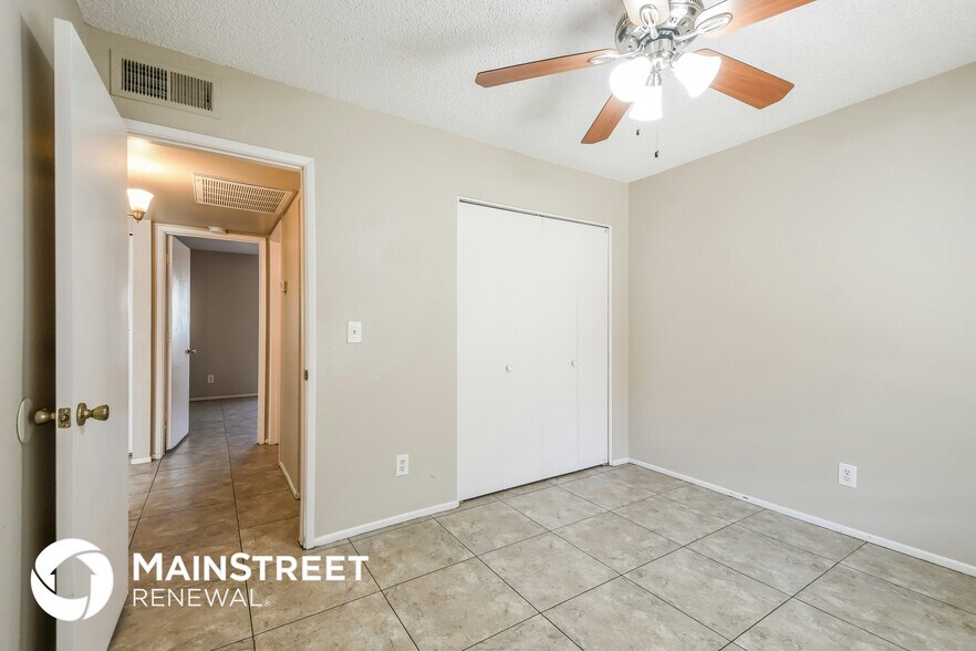 Building Photo - 2833 E Beck Ln