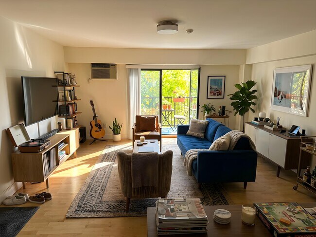 Building Photo - 125 Pleasant St