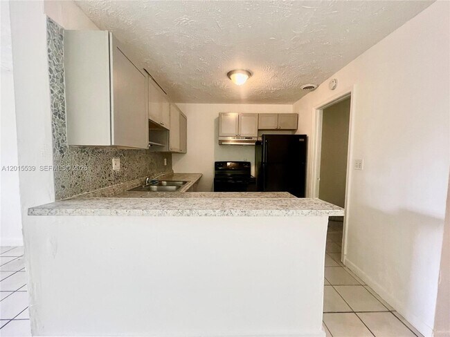 Building Photo - 2621 Riverland Dr