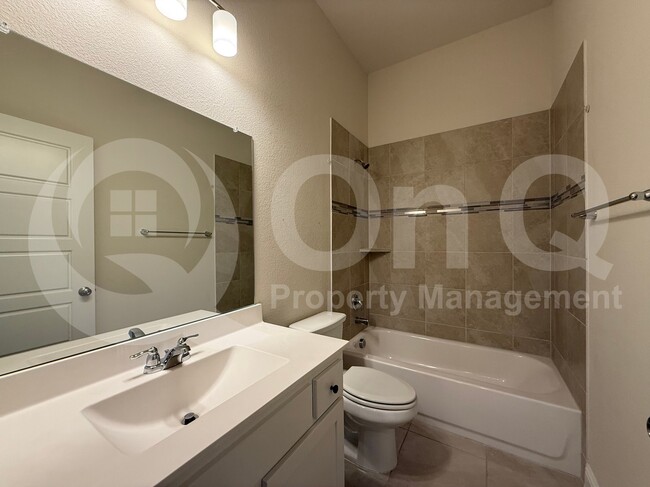 Building Photo - 3906 Greenbrier Dr