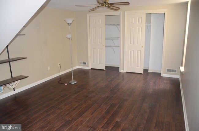 Building Photo - 277 Fox Run