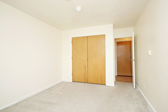 Building Photo - Student-Friendly Apartment Near Scott Stad...