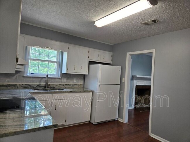 Building Photo - 2600 Carrington Dr