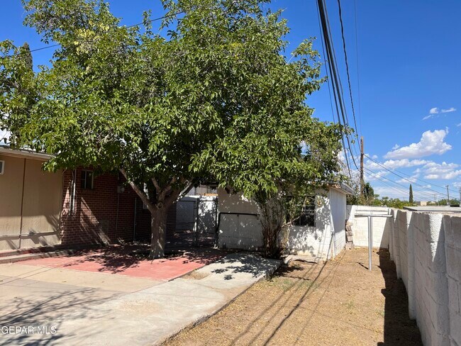 Building Photo - 7952 Monterrey Dr