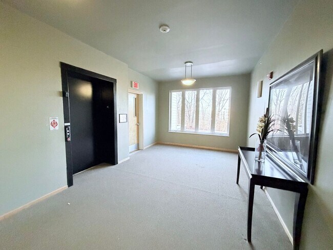 Building Photo - 2 Bed / 2 Bath Apartment in Madison, WI 53579