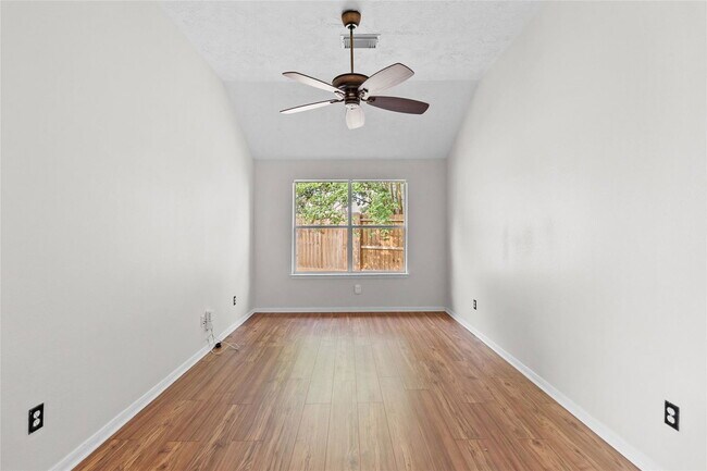 Building Photo - 25211 Barmby Dr