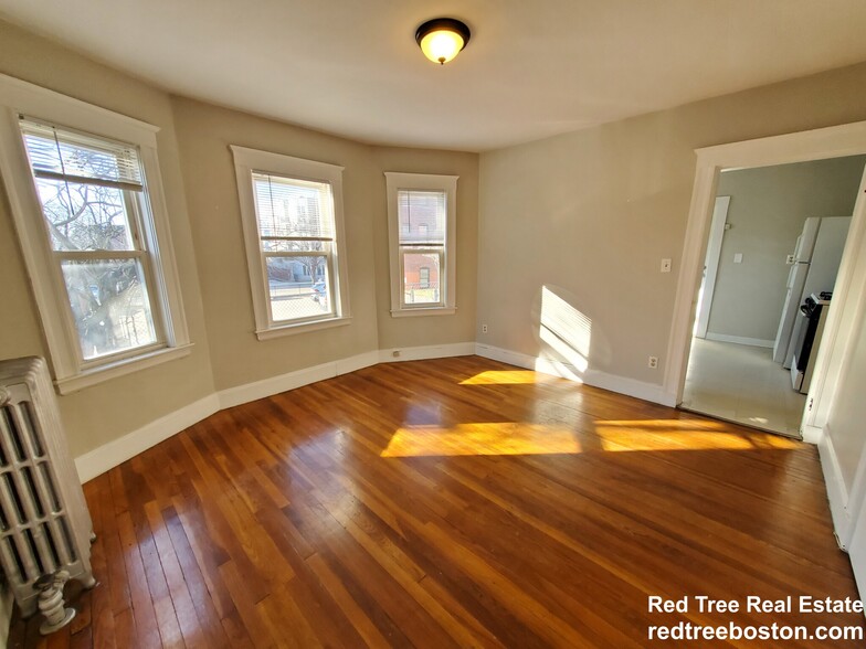 Primary Photo - 8 Woodside Ave