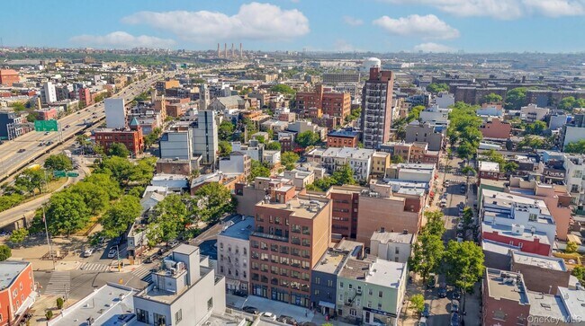 Building Photo - 444 Graham Ave