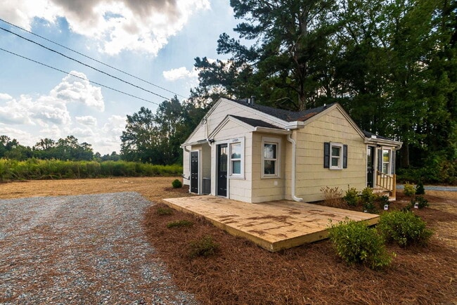 Building Photo - Charming 2-Bedroom Home in Smithfield!
