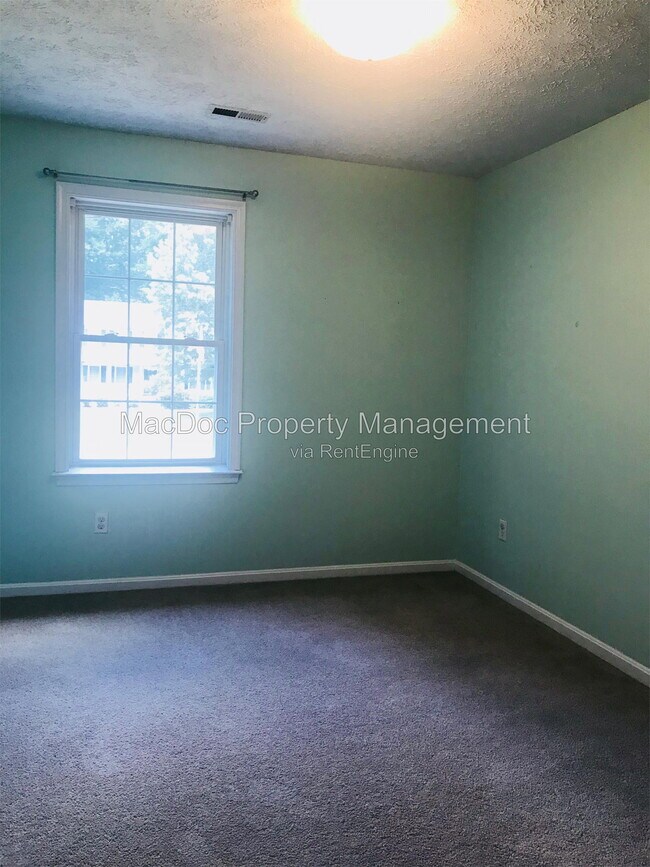Building Photo - 6804 Saxony Cir