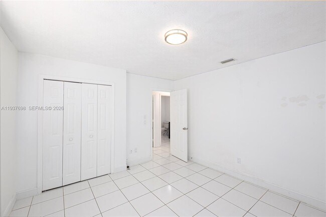 Building Photo - 5402 NW Emblem St