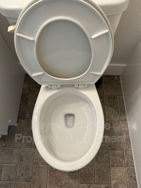 Building Photo - 1691 E Daulby St