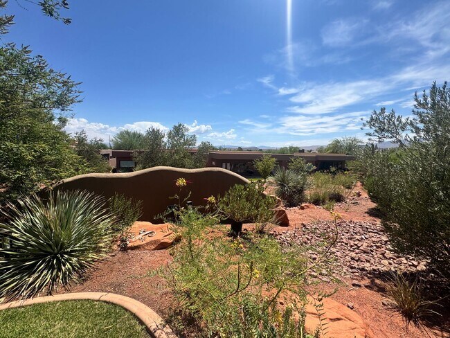 Building Photo - 2085 Tuweap Dr