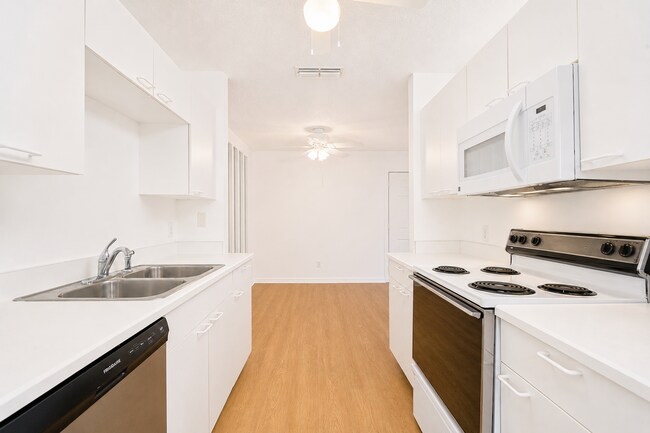 Building Photo - 2-bedroom Condo at Indigo Lakes