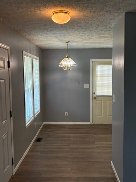 Building Photo - 1835 Carpenter Cir