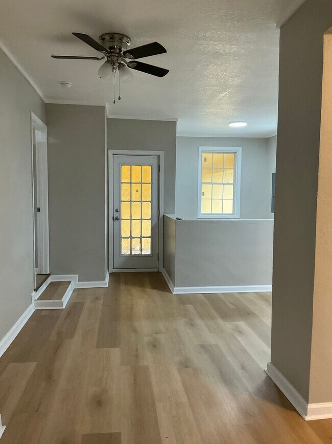 Building Photo - 1407 Pine St