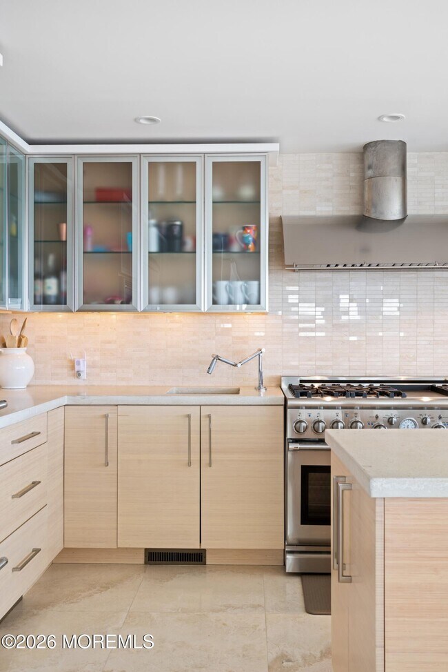 Building Photo - 7 Circle Dr