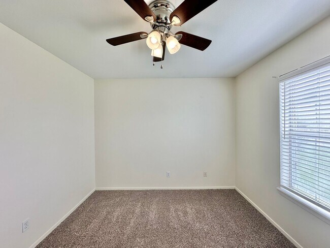 Building Photo - 3-Bedroom Home on Corner Lot in Whitehouse...