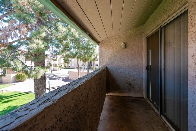 Building Photo - Ready to Move In - Two Bedrooms!