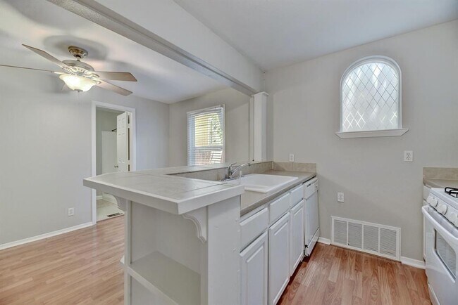 Building Photo - 2712 Whitis Ave