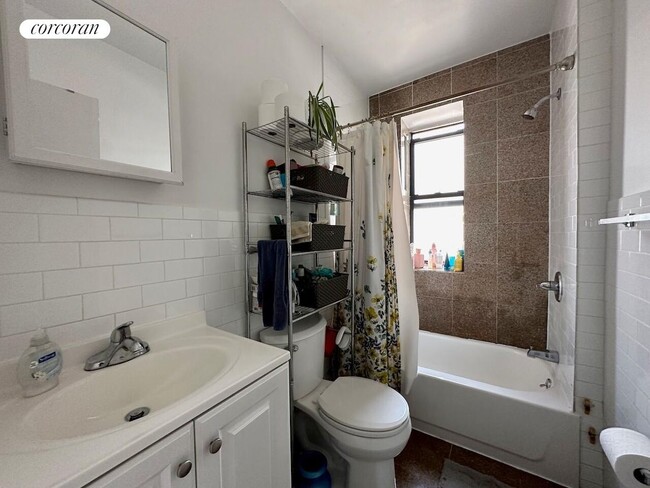 Building Photo - 40 W 127th St