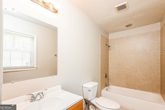 Building Photo - 5509 Joeclay Dr