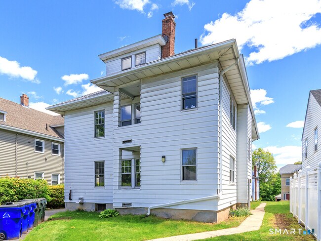 Building Photo - 89 Maplewood Ave
