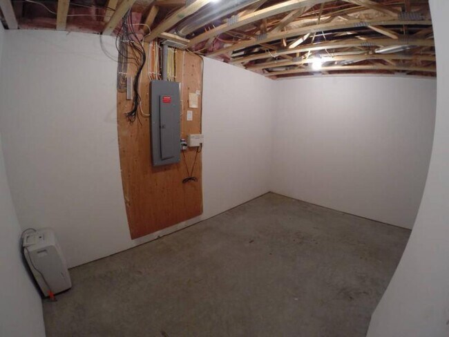 Building Photo - 808 Medary Ave S