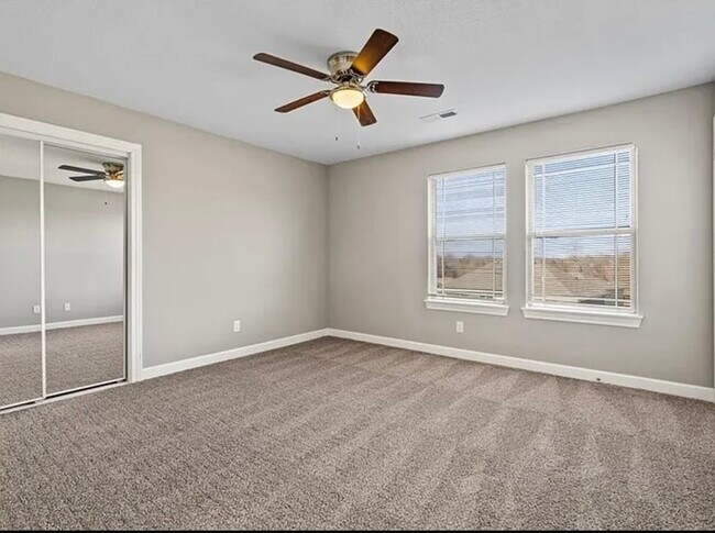 Building Photo - 10518 Clubhouse Dr