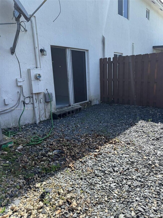 Building Photo - 618 SW 2nd Pl