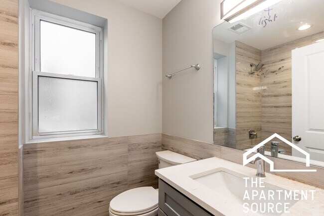 Building Photo - 3135 N Oakley Ave