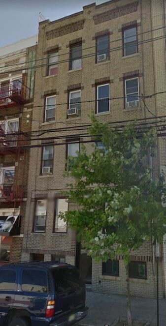 Building Photo - 405 61st St