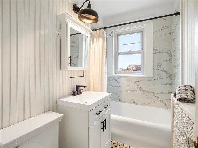 Building Photo - 68 Linden St