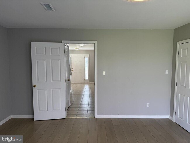 Building Photo - 25 Shawn Ln