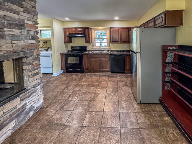 Building Photo - 3507 Susan Lewis Dr