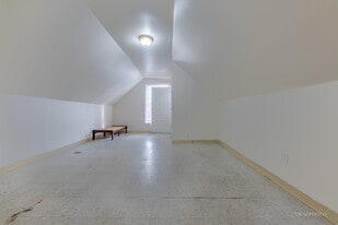 Building Photo - 3121 W 39th Pl