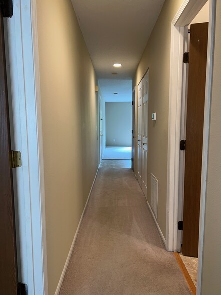 Building Photo - 5802 Ryewyck Dr