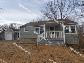 Building Photo - Spacious Raytown Home-Available NOW!!
