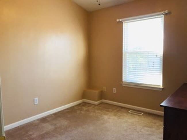 Building Photo - 409 Wrought Iron Bend