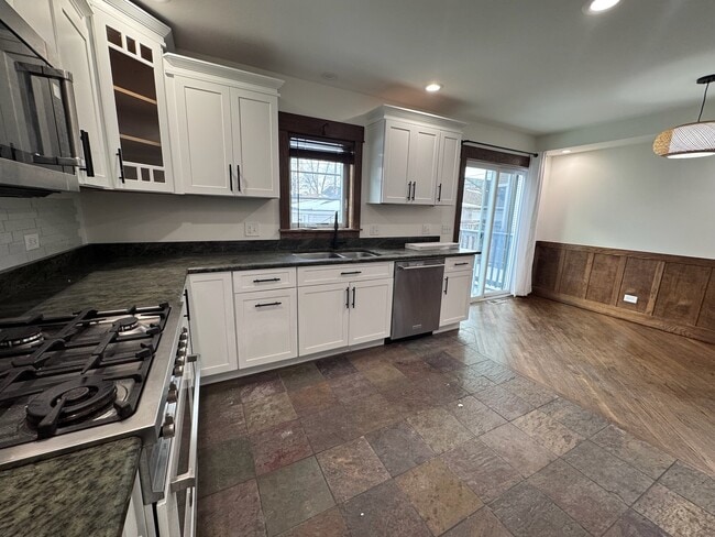 Building Photo - 754 Spring Rd