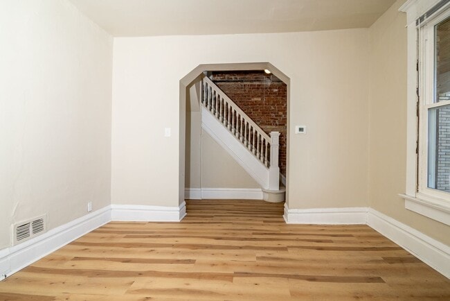 Building Photo - 402 Woodland Ave